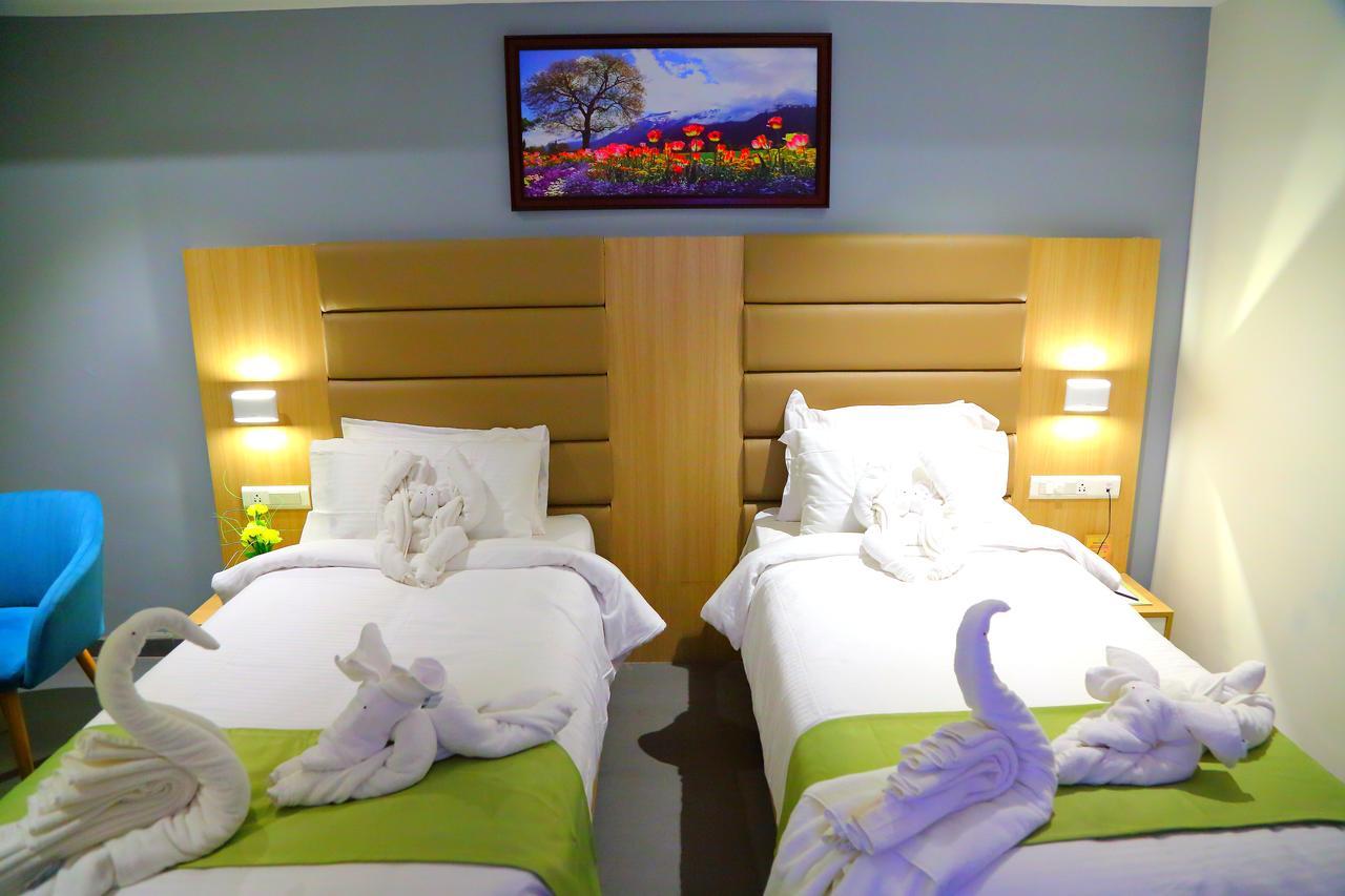 Abhayaa Hotel Visakhapatnam Exterior photo